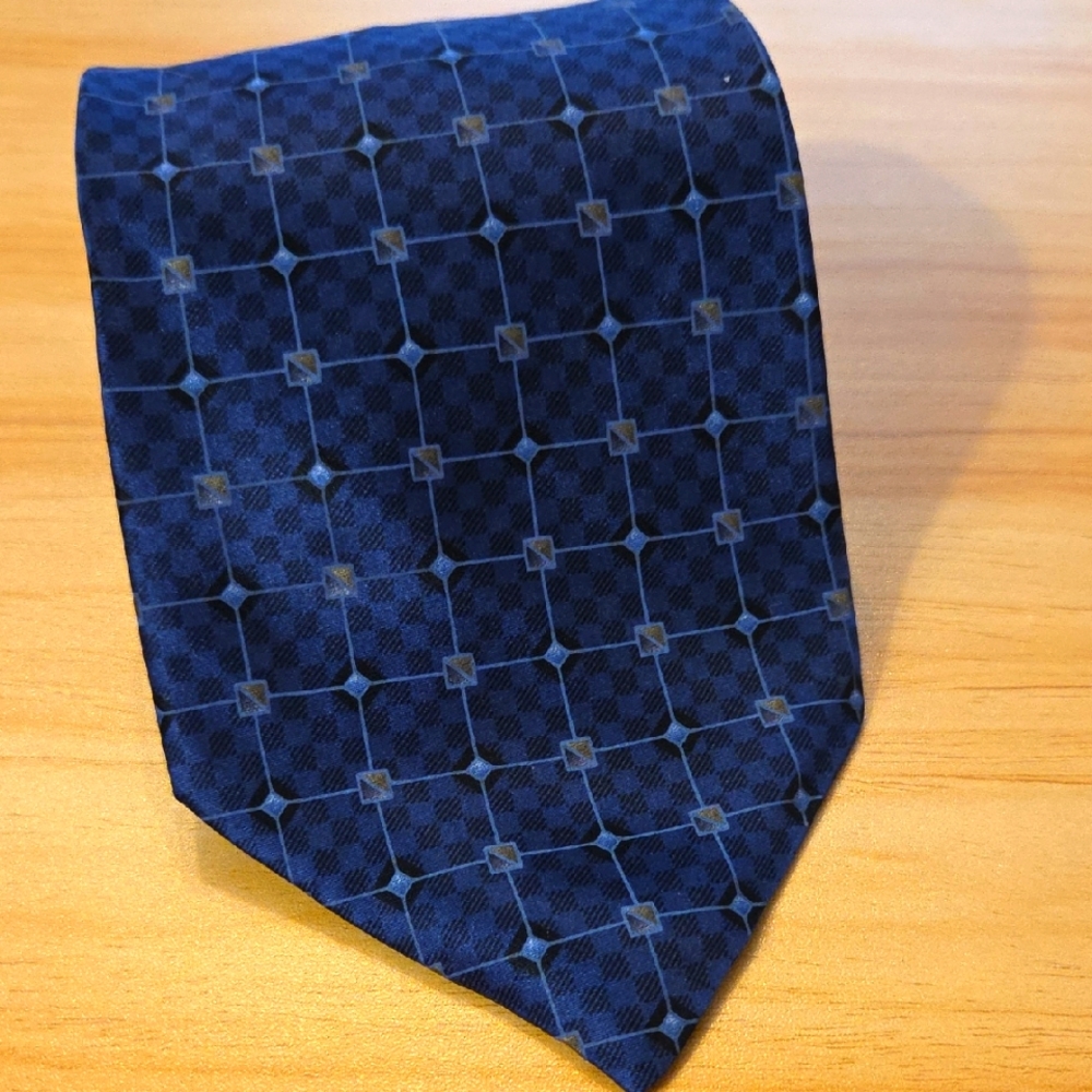 Arrow Vintage Silk Tie. XL
